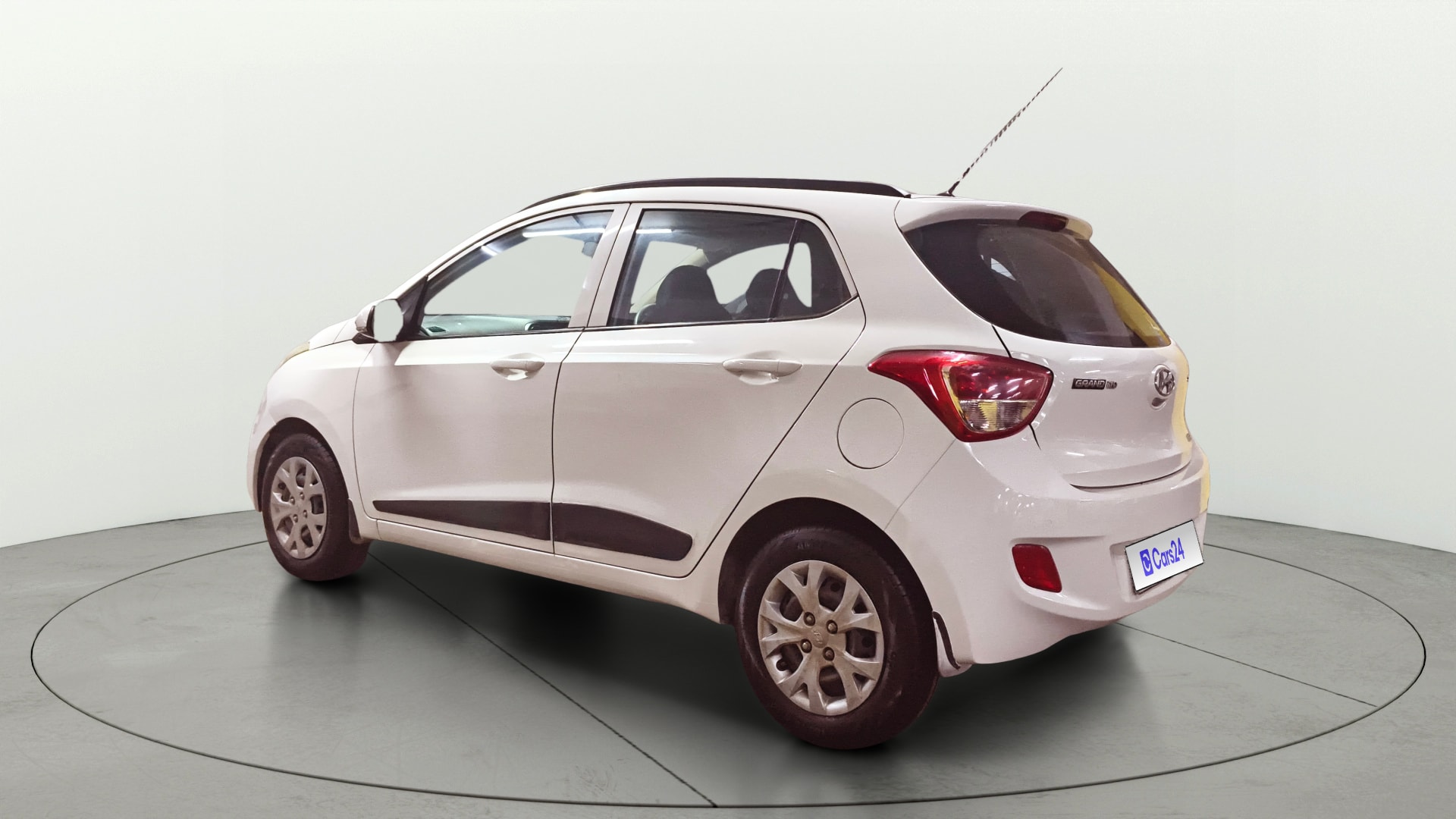 View 2015 Hyundai Grand i10 Sportz 1.2 Kappa Image 2 Used 2015 Hyundai Grand i10 Sportz 1.2 Kappa Image 2