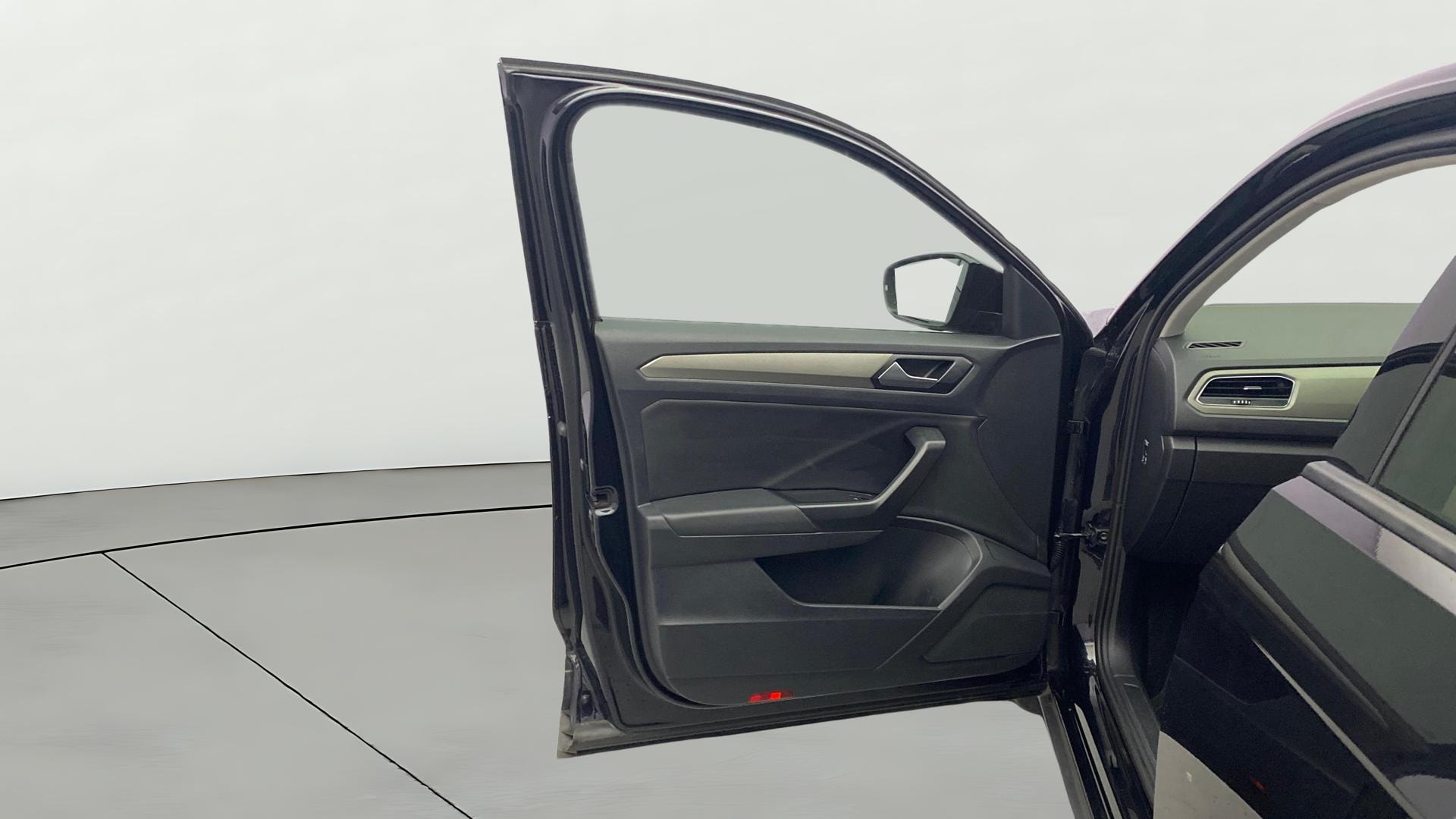 View 2021 Volkswagen T-Roc 1.5 TSI Image 30 Used 2021 Volkswagen T-Roc 1.5 TSI Image 30