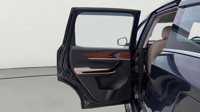 View Mahindra XUV700 Image 15 Used Mahindra XUV700 Image 15