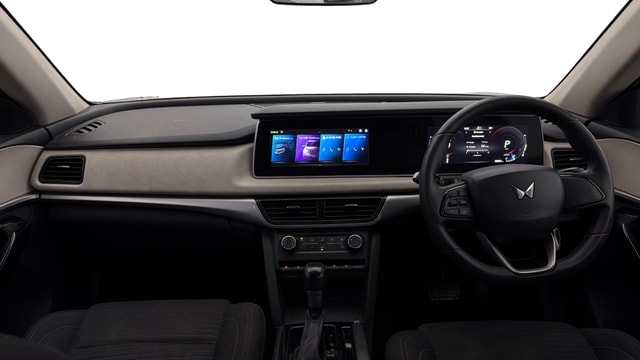 View Mahindra XUV700 Image 15 Used Mahindra XUV700 Image 15