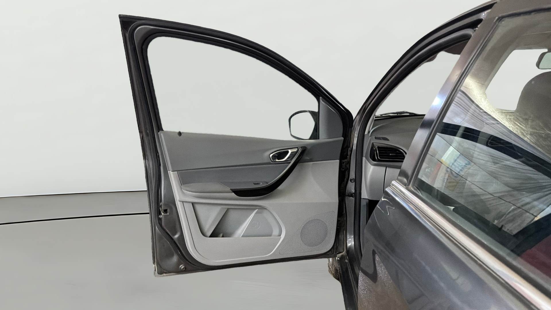 View 2021 Tata Tigor XE Diesel Image 36 Used 2021 Tata Tigor XE Diesel Image 36