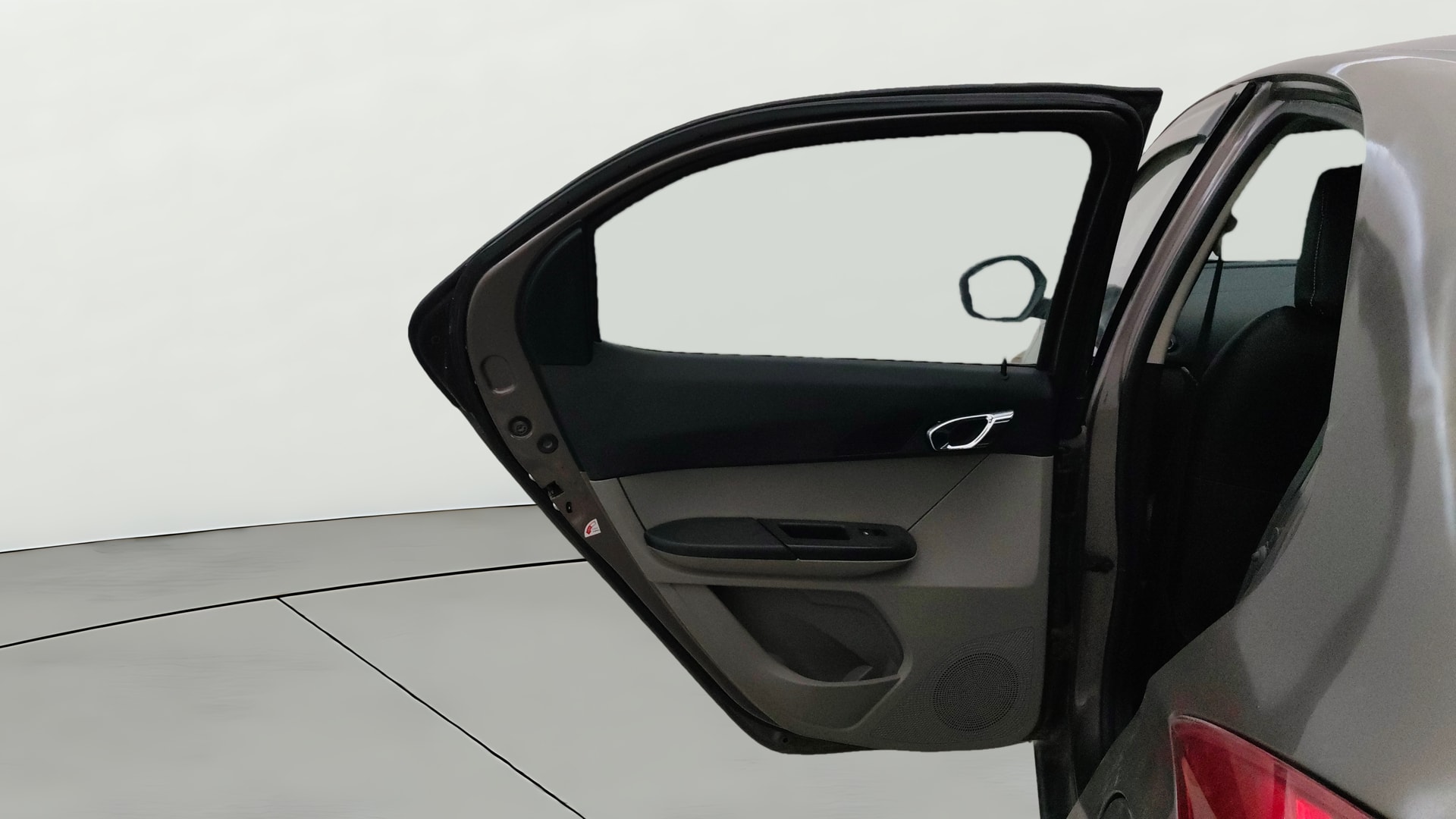 View 2018 Tata Tiago Revotorq XB Image 22 Used 2018 Tata Tiago Revotorq XB Image 22