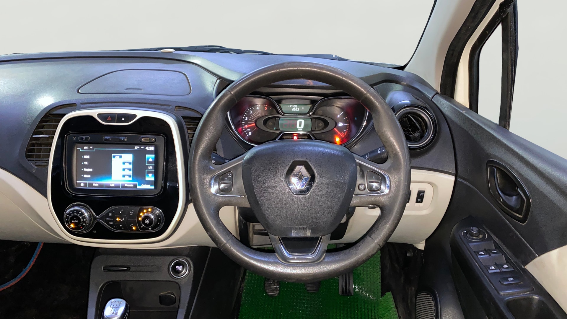 View 2019 Renault Captur RXL Diesel Image 21 Used 2019 Renault Captur RXL Diesel Image 21