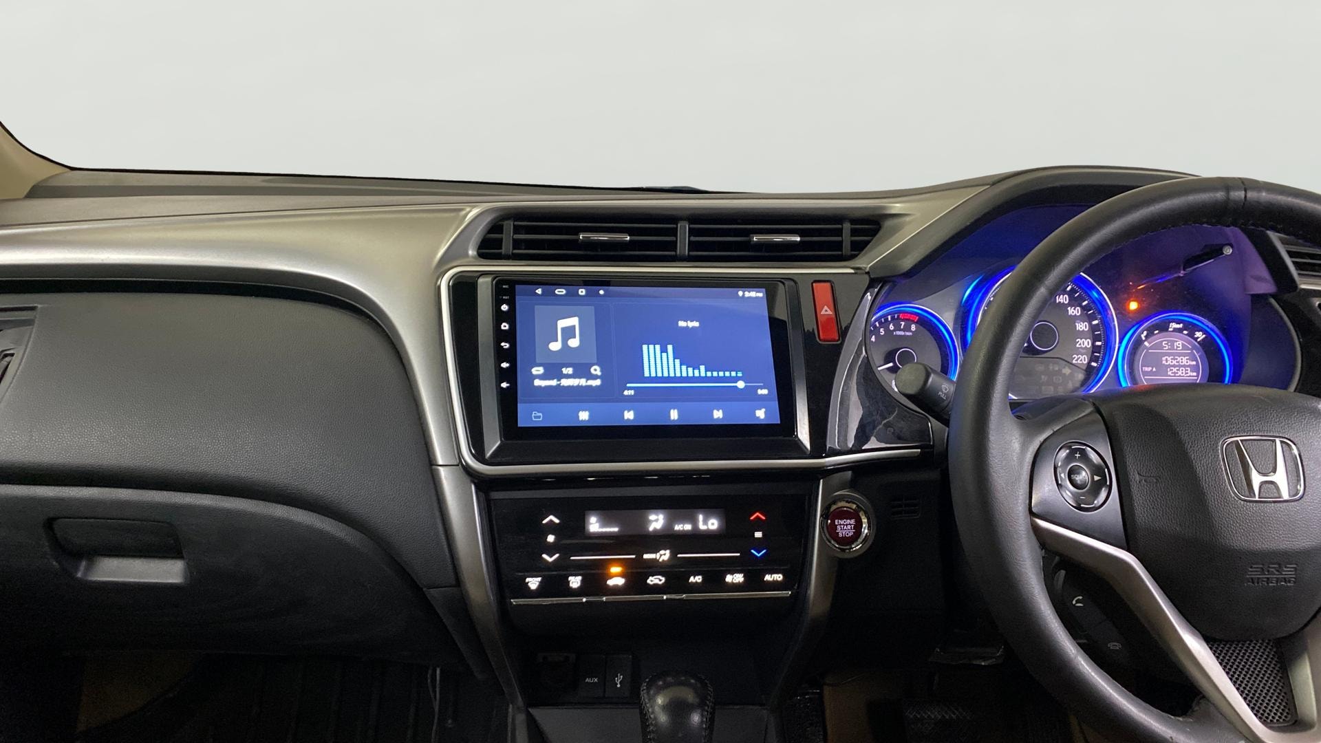 View 2015 Honda City ZX MT Diesel Anniversary Edition Image 18 Used 2015 Honda City ZX MT Diesel Anniversary Edition Image 18