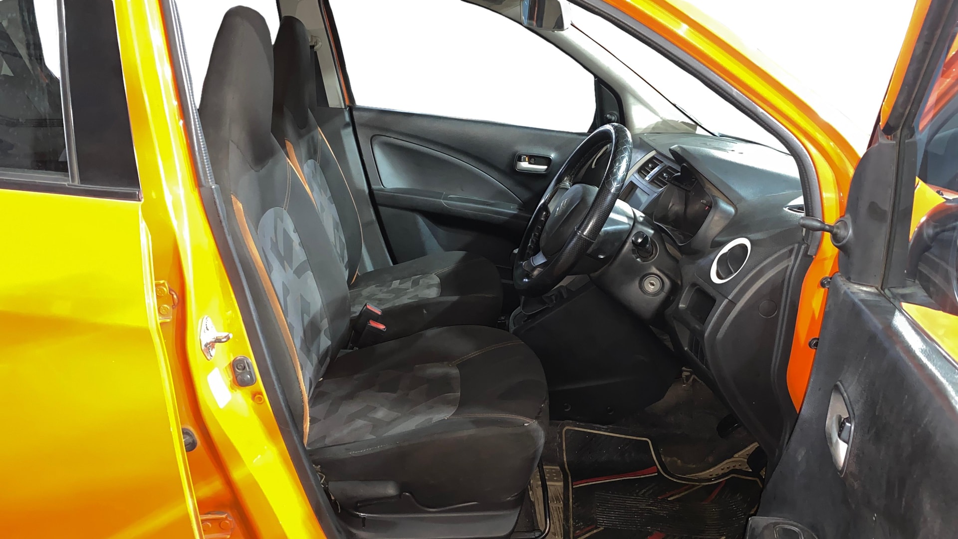 View 2019 Maruti Suzuki 1000 Base Variant Image 25 Used 2019 Maruti Suzuki 1000 Base Variant Image 25