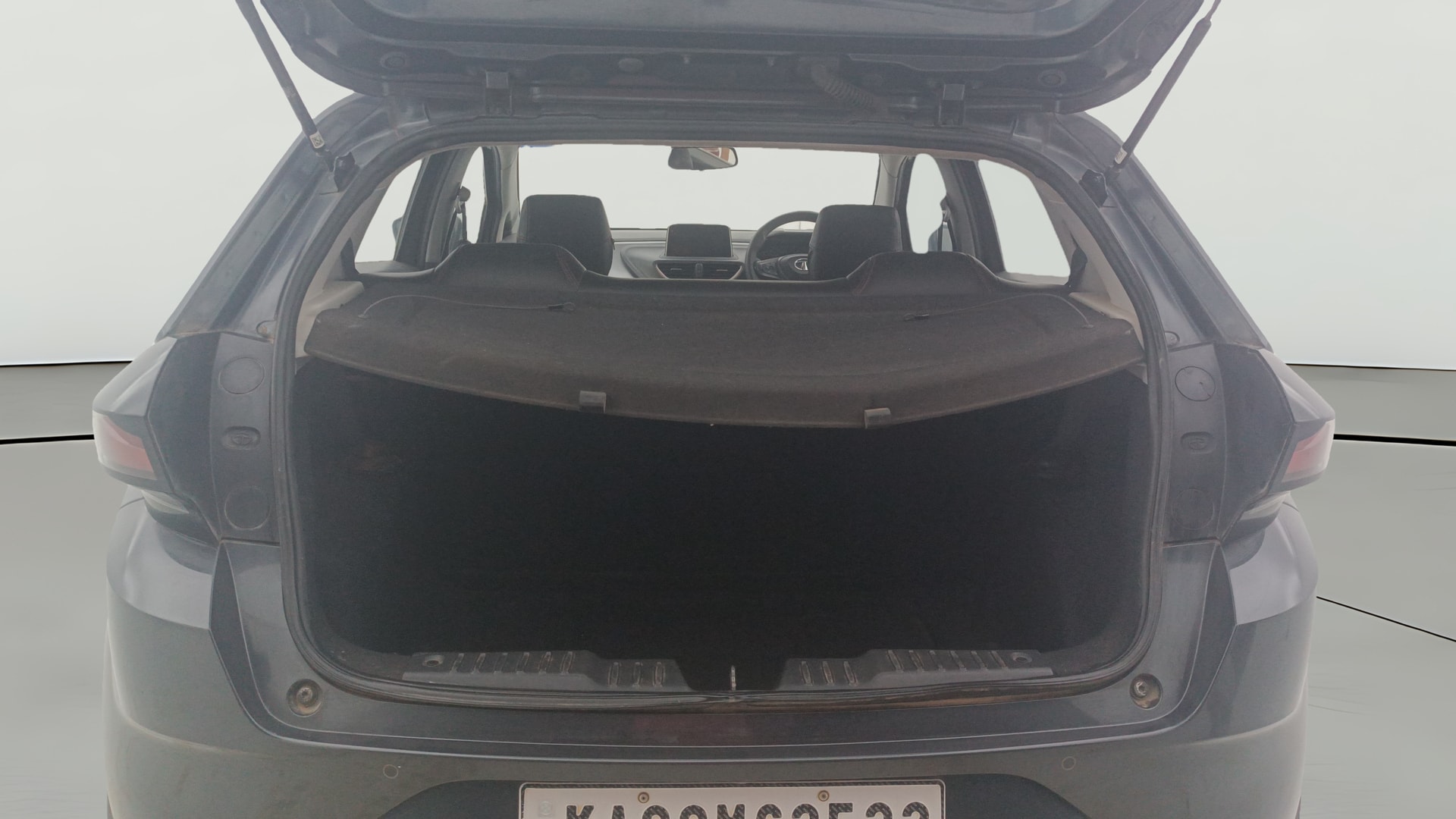 View 2021 Tata Altroz XT Petrol Image 39 Used 2021 Tata Altroz XT Petrol Image 39