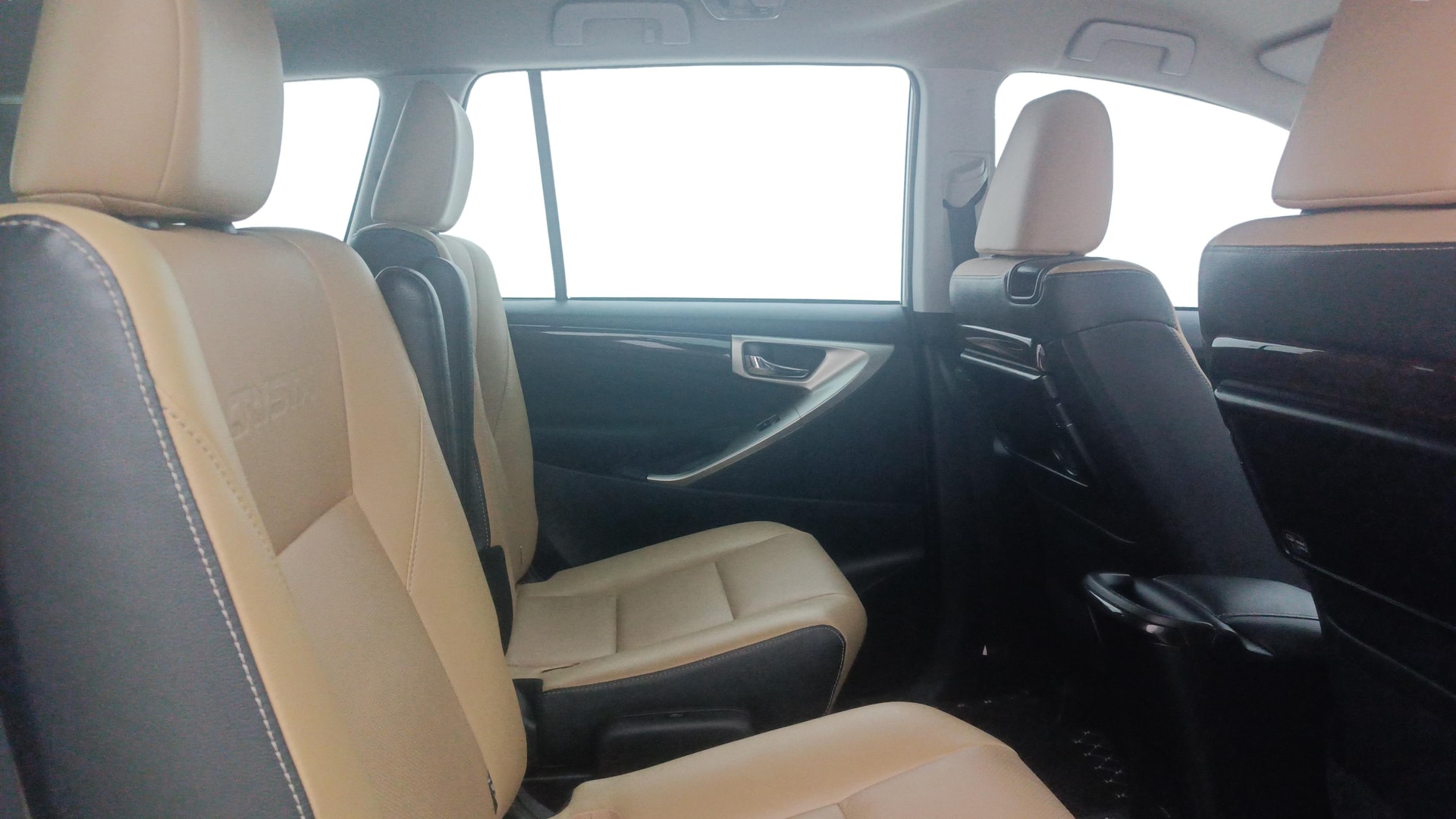 Used 2025 Toyota Innova Crysta Used 2025 Toyota Innova Crysta