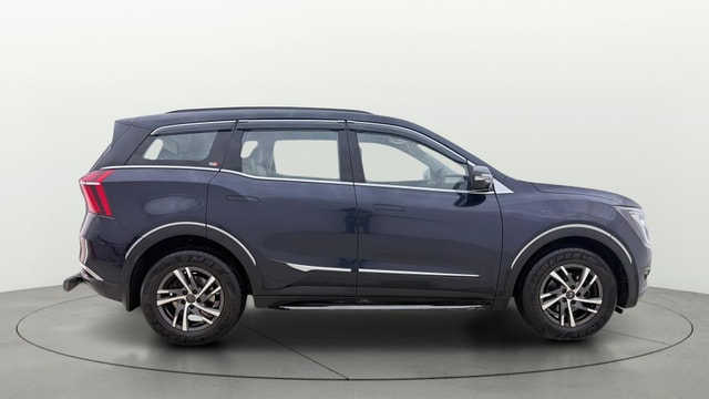 View Mahindra XUV700 Image 28 Used Mahindra XUV700 Image 28