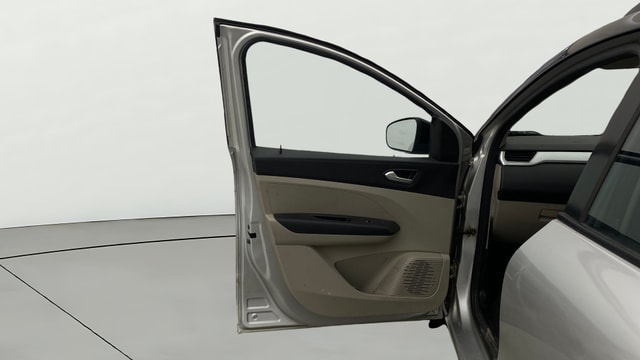 View Renault Triber Image 32 Used Renault Triber Image 32
