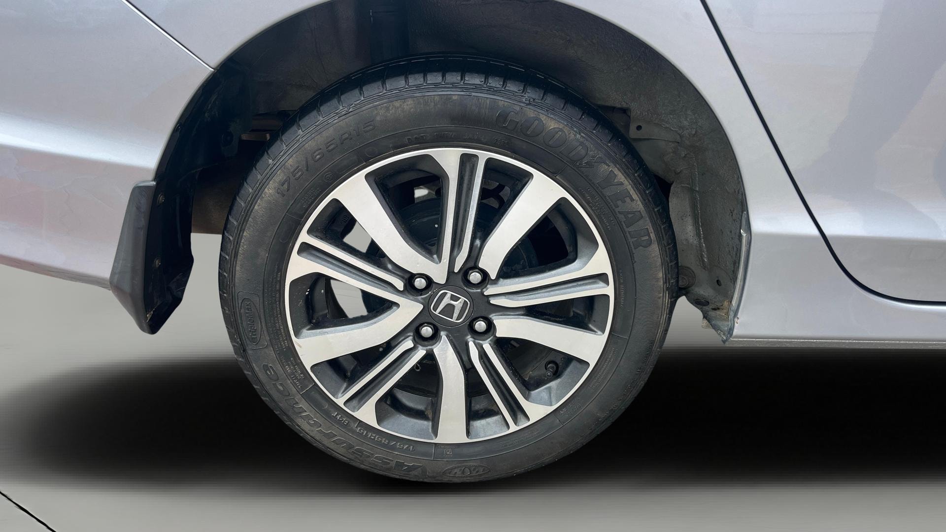 View 2022 Honda City ZX MT Diesel Anniversary Edition Image 25 Used 2022 Honda City ZX MT Diesel Anniversary Edition Image 25