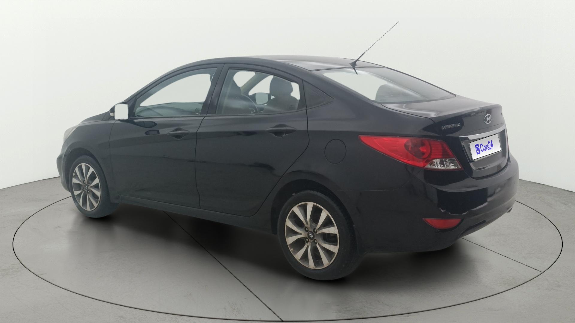 View 2014 Hyundai Fluidic Verna 1.6 VTVT SX Image 2 Used 2014 Hyundai Fluidic Verna 1.6 VTVT SX Image 2