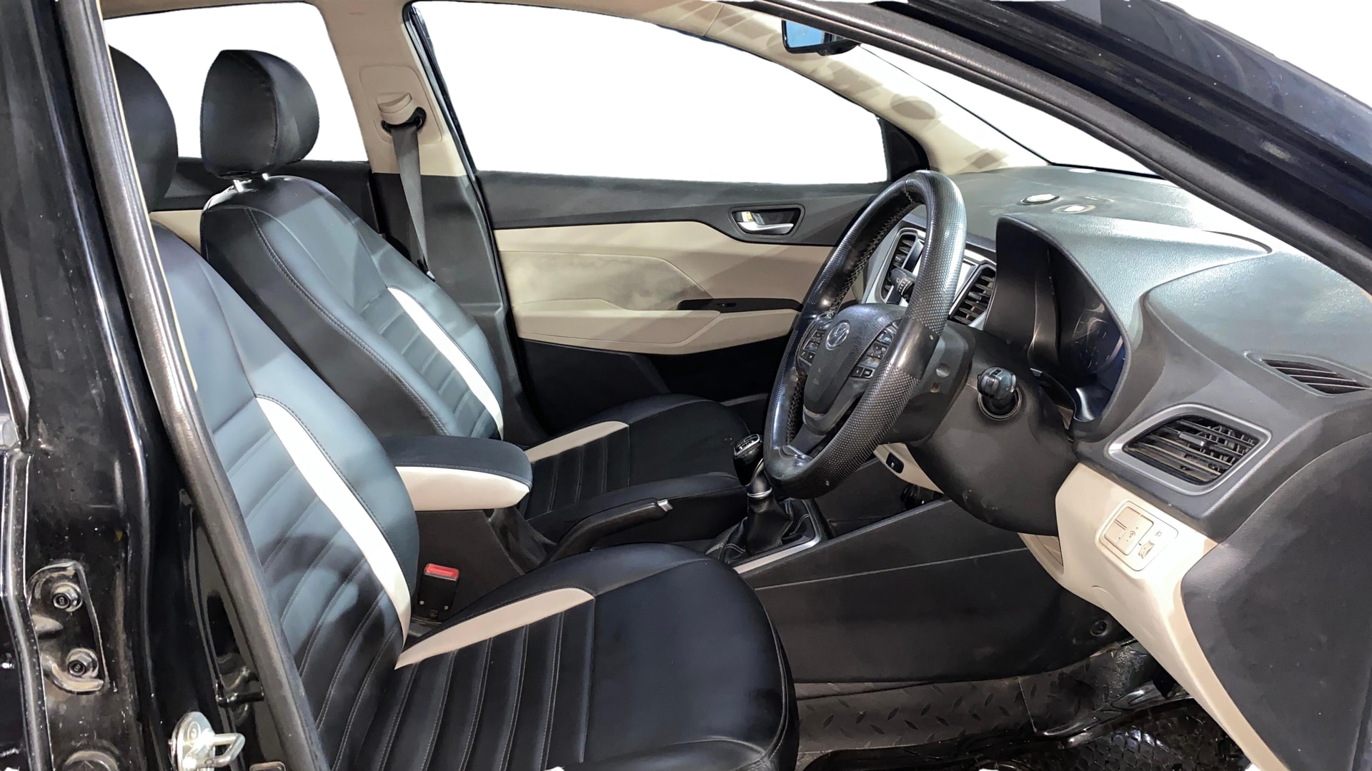 View 2018 Hyundai Verna 1.6 VTVT SX (O) Image 18 Used 2018 Hyundai Verna 1.6 VTVT SX (O) Image 18