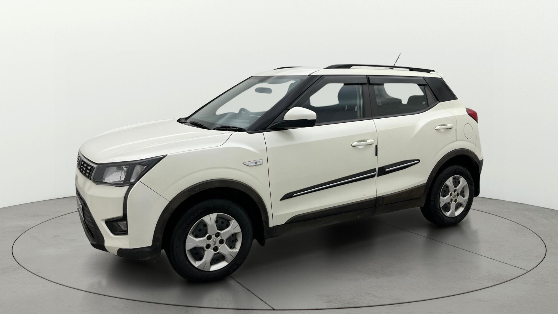 View 2019 Mahindra XUV300 W4 Petrol BS IV Image 35 Used 2019 Mahindra XUV300 W4 Petrol BS IV Image 35