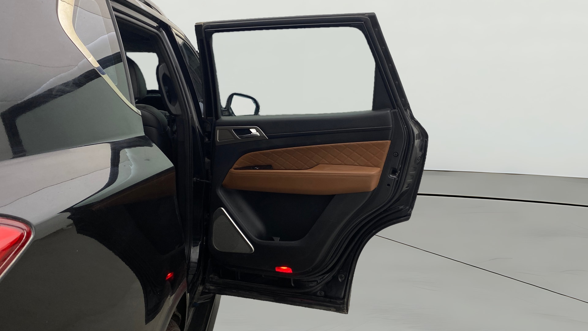 Used 2019 Mahindra Alturas G4 Used 2019 Mahindra Alturas G4