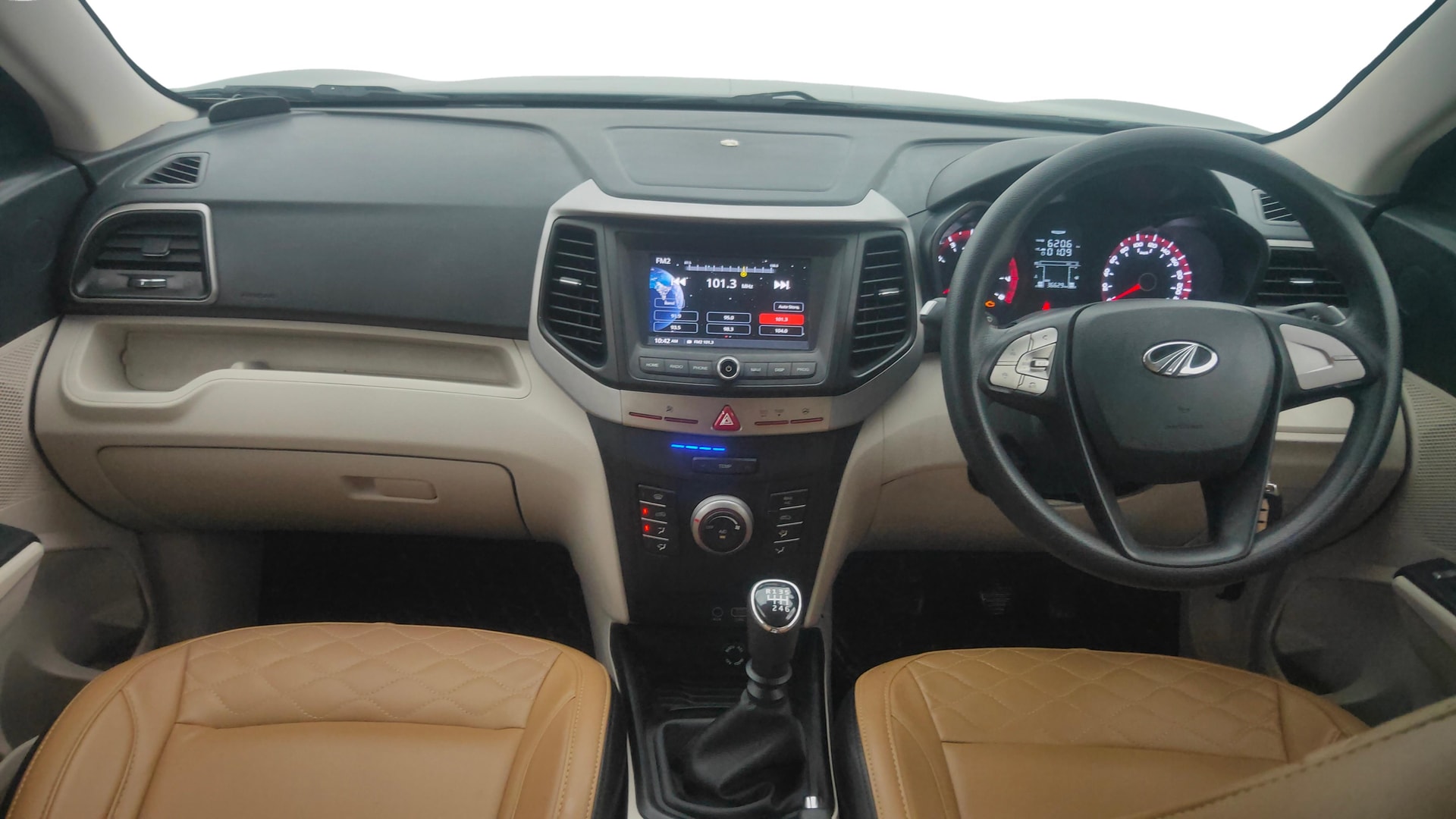 View 2019 Mahindra XUV300 W4 Petrol BS IV Image 28 Used 2019 Mahindra XUV300 W4 Petrol BS IV Image 28
