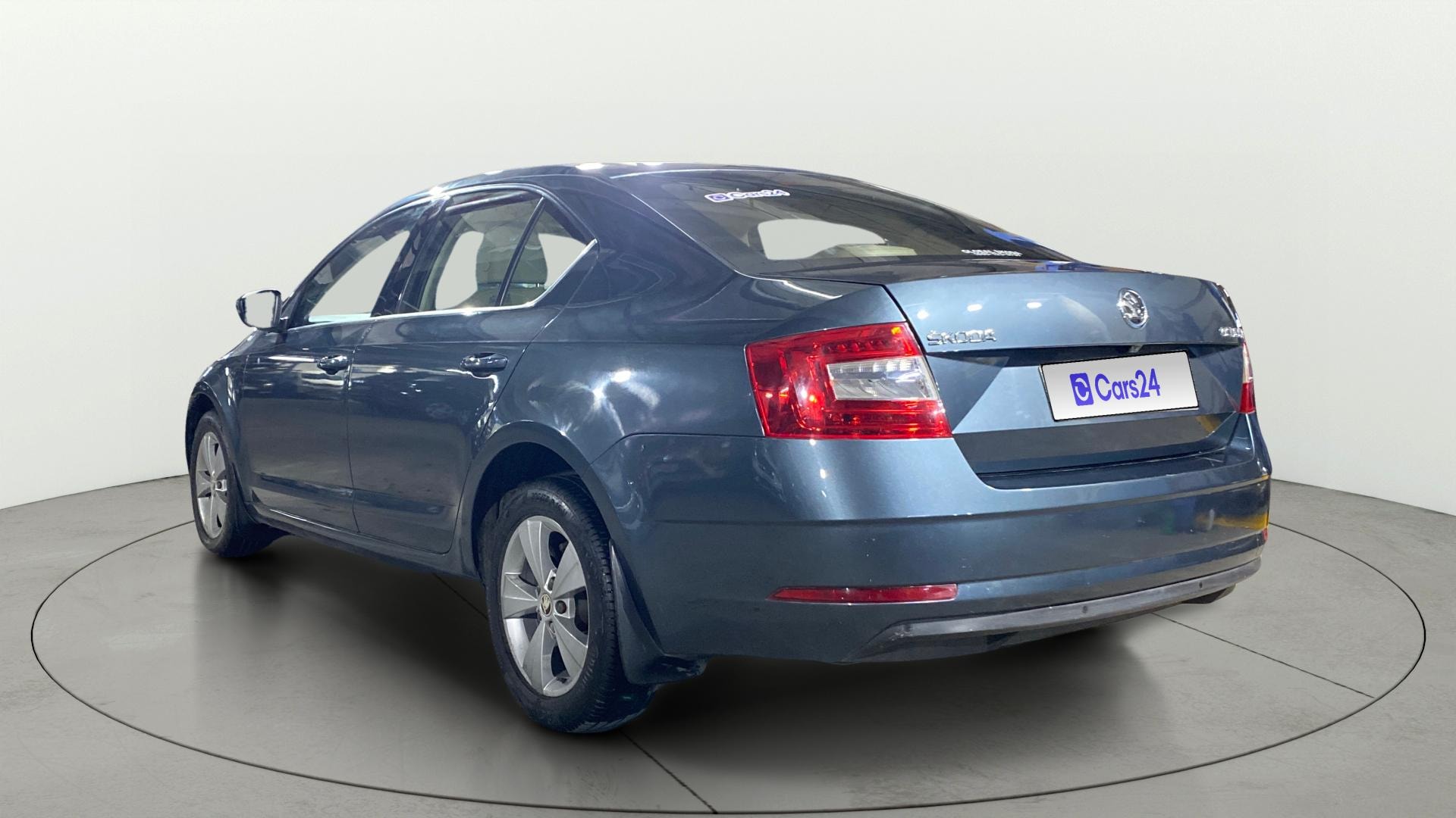 View 2019 Skoda Octavia 2.0 Style TDI CR AT Image 2 Used 2019 Skoda Octavia 2.0 Style TDI CR AT Image 2