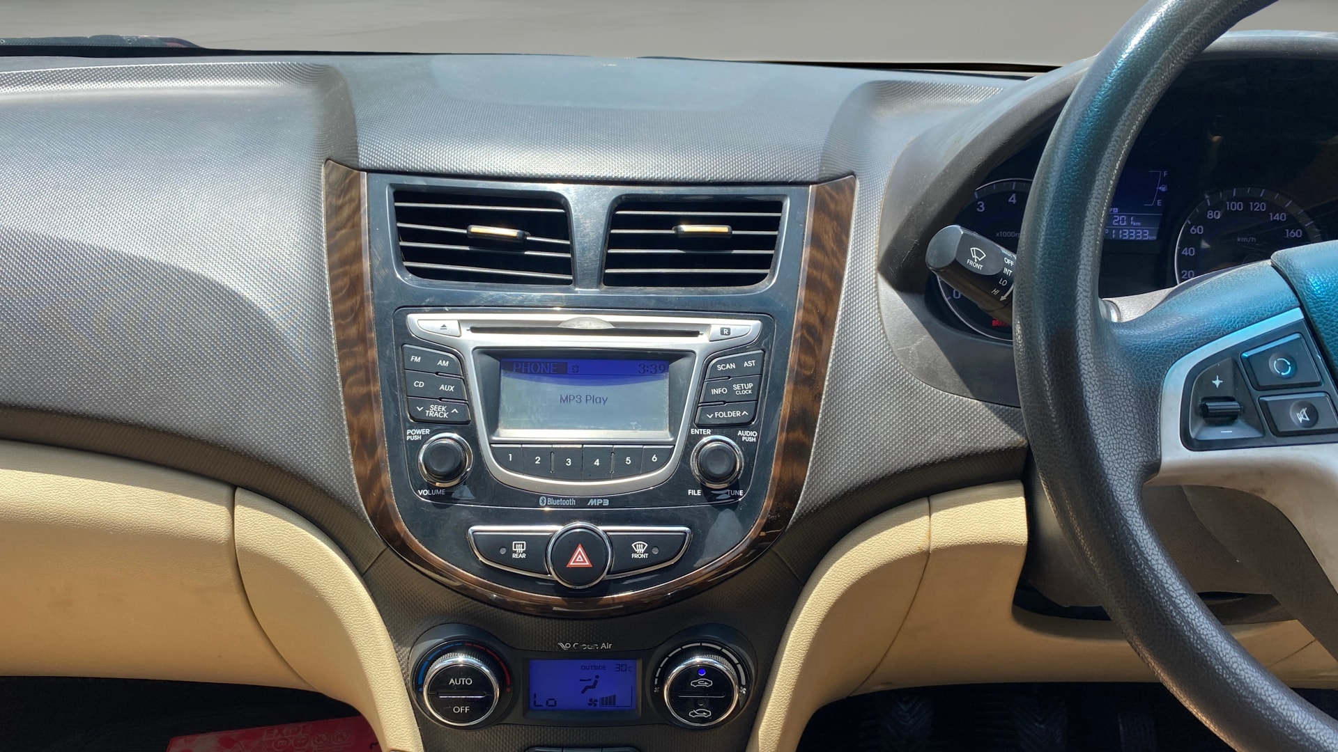 View 2014 Hyundai Fluidic Verna 1.6 VTVT SX Image 32 Used 2014 Hyundai Fluidic Verna 1.6 VTVT SX Image 32