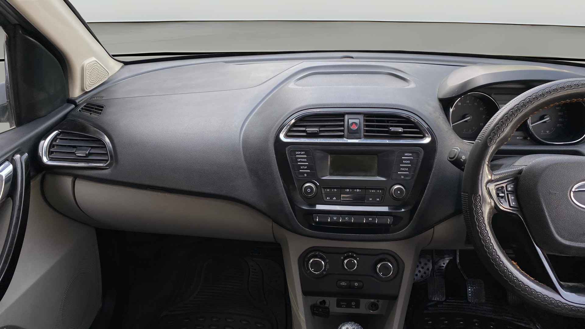 View 2018 Tata Tiago Revotorq XB Image 17 Used 2018 Tata Tiago Revotorq XB Image 17