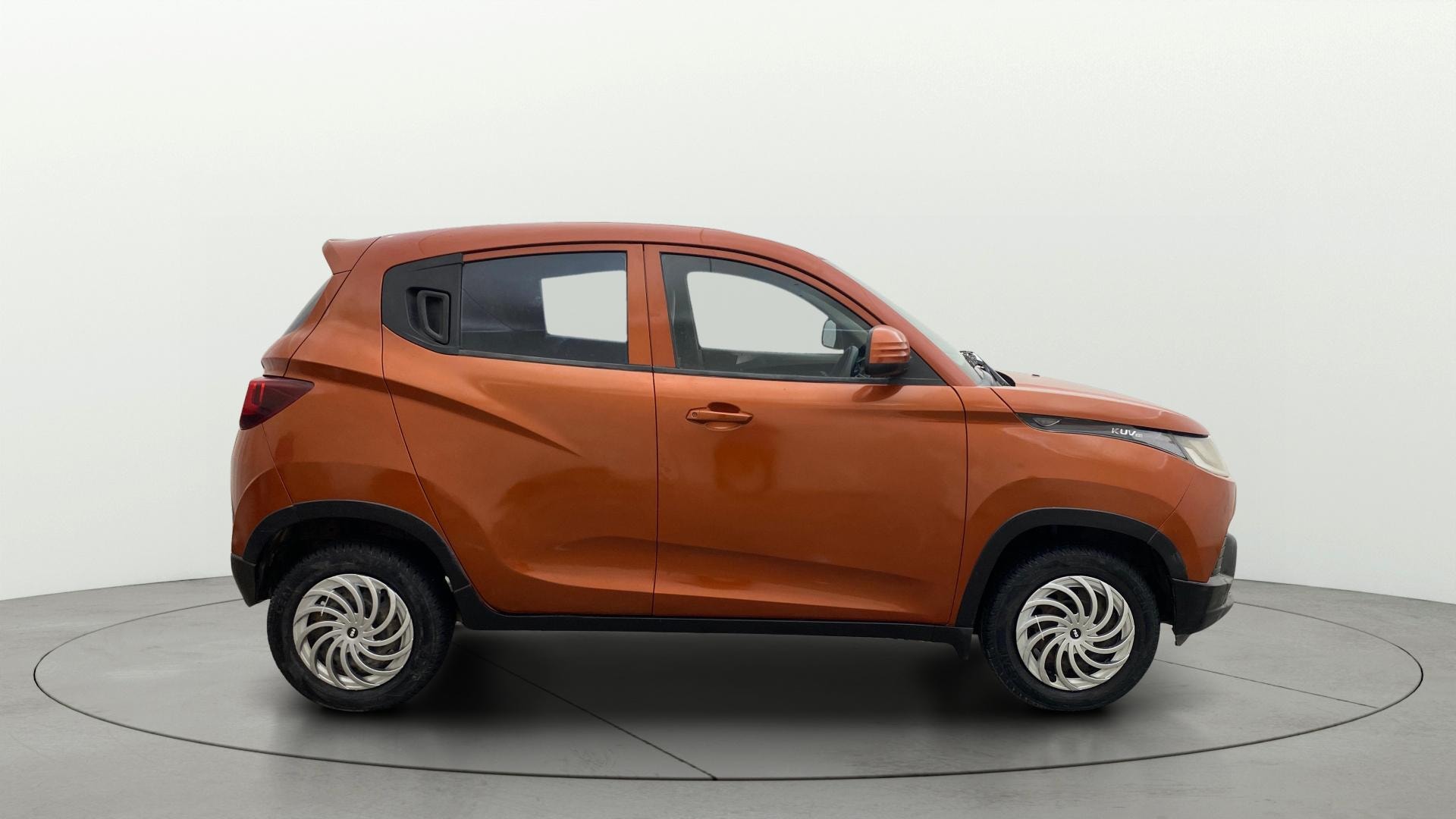 View 2016 Mahindra KUV100 K4 Plus Diesel 6 Seater BS IV Image 8 Used 2016 Mahindra KUV100 K4 Plus Diesel 6 Seater BS IV Image 8