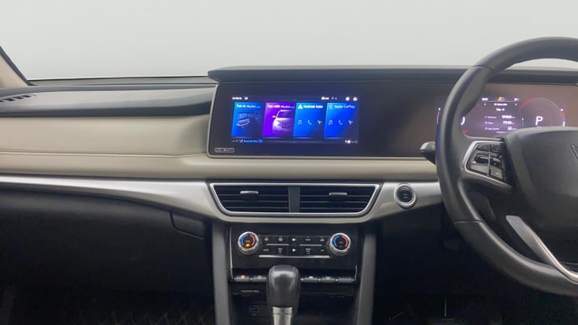 View Mahindra XUV700 Image 34 Used Mahindra XUV700 Image 34