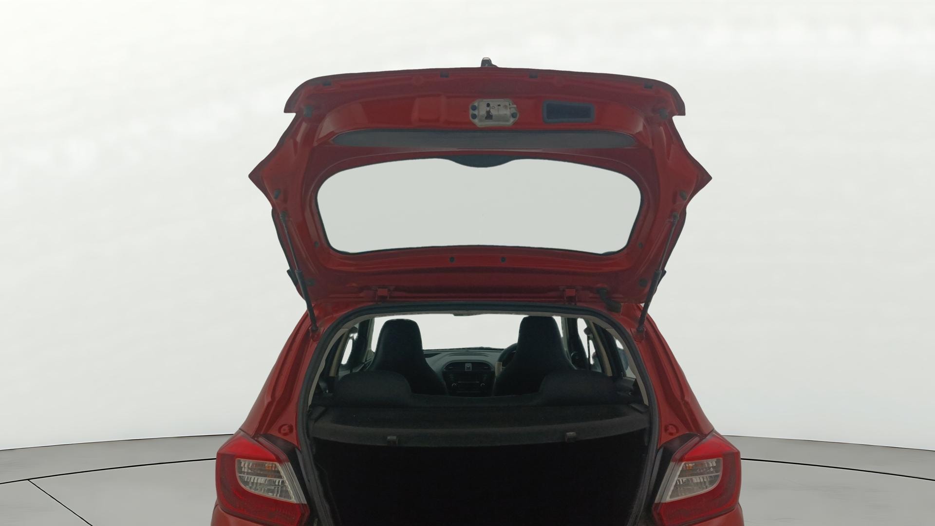 View 2018 Tata Tiago Revotorq XB Image 16 Used 2018 Tata Tiago Revotorq XB Image 16