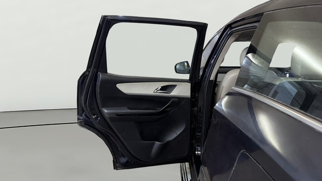 View Mahindra XUV700 Image 23 Used Mahindra XUV700 Image 23