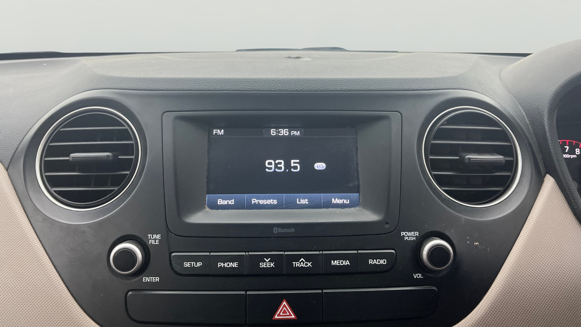 View 2017 Hyundai Grand i10 Sportz 1.2 Kappa Image 18 Used 2017 Hyundai Grand i10 Sportz 1.2 Kappa Image 18