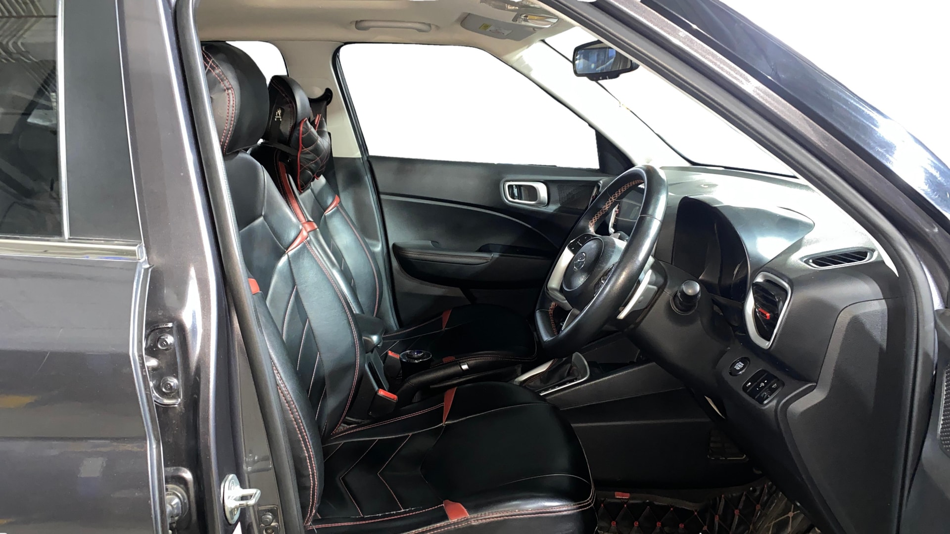 View 2021 Hyundai Venue SX Plus 1.0 Petrol AT Dual Tone Image 27 Used 2021 Hyundai Venue SX Plus 1.0 Petrol AT Dual Tone Image 27