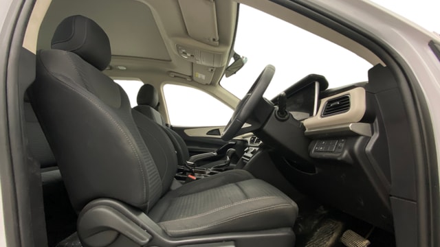 View Mahindra XUV700 Image 28 Used Mahindra XUV700 Image 28