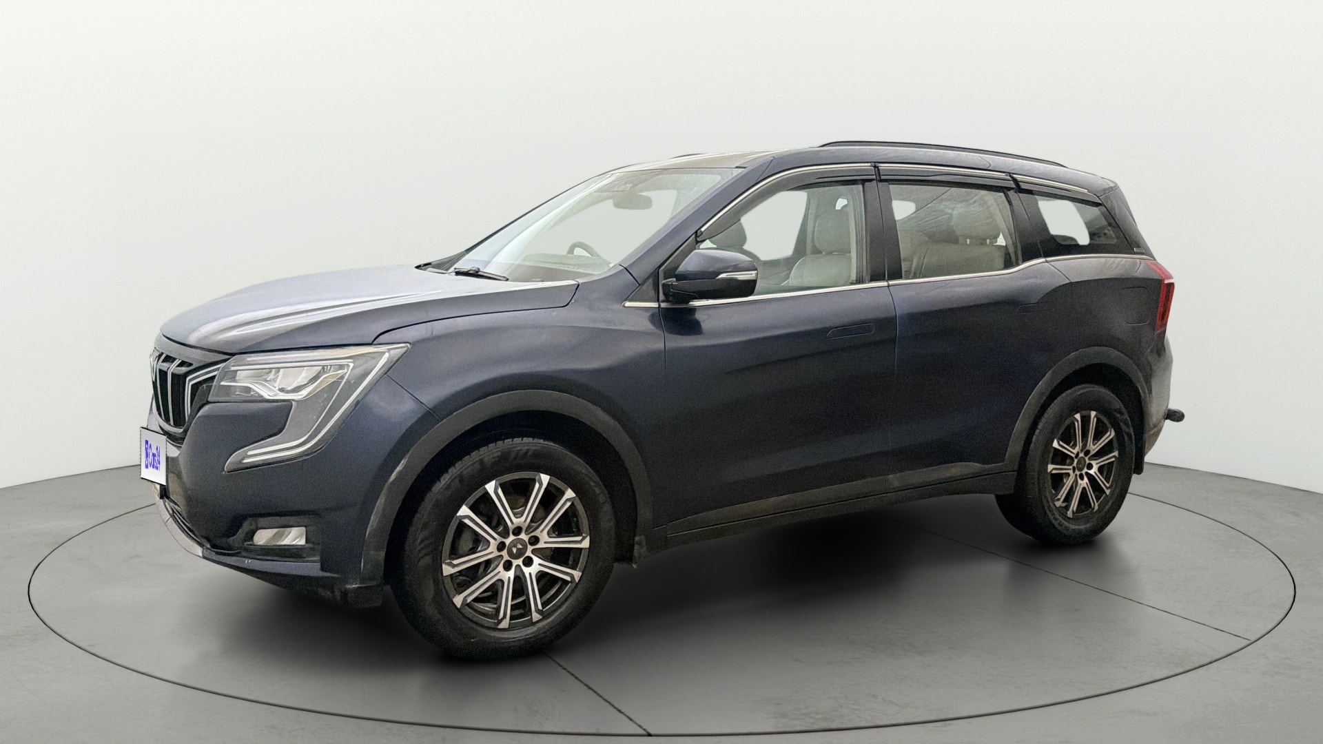 View 2022 Mahindra XUV700 MX Petrol 5 STR Image 23 Used 2022 Mahindra XUV700 MX Petrol 5 STR Image 23