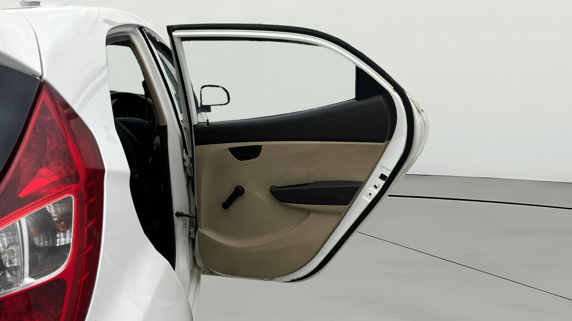 View 2013 Hyundai EON Magna Plus Image 7 Used 2013 Hyundai EON Magna Plus Image 7