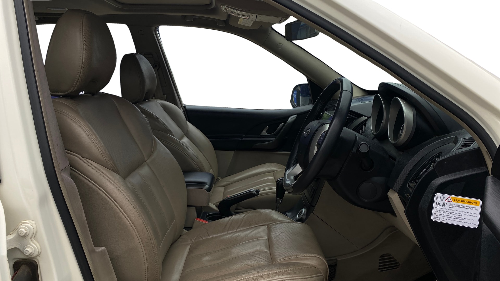 View 2017 Mahindra XUV500 W10 FWD AT Image 18 Used 2017 Mahindra XUV500 W10 FWD AT Image 18