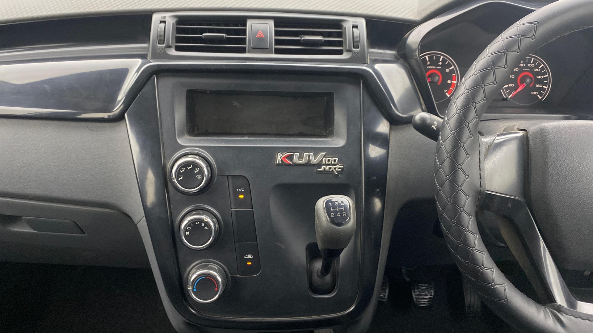 View 2018 Mahindra KUV100 K2 Petrol BS IV Image 17 Used 2018 Mahindra KUV100 K2 Petrol BS IV Image 17