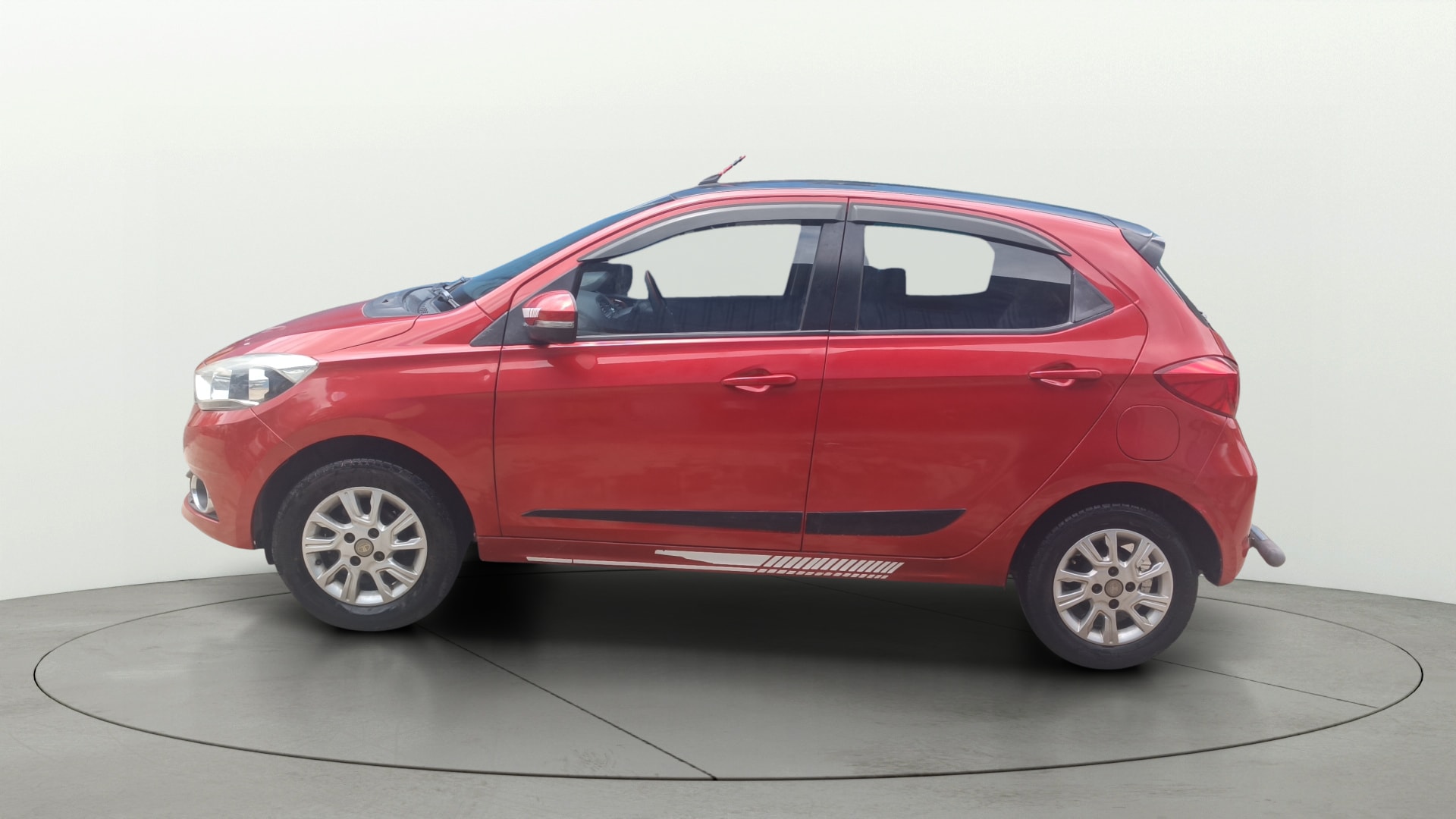 View 2018 Tata Tiago Revotorq XB Image 5 Used 2018 Tata Tiago Revotorq XB Image 5