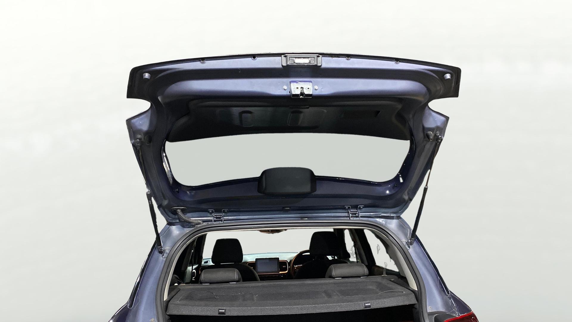 View 2019 Hyundai Venue SX Plus 1.0 Petrol AT Image 17 Used 2019 Hyundai Venue SX Plus 1.0 Petrol AT Image 17