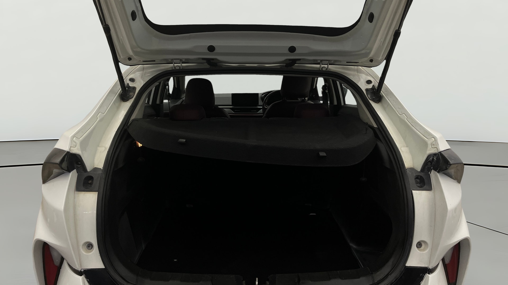 View 2024 Tata Curvv Smart 1.2 Revotron Petrol 6MT Image 39 Used 2024 Tata Curvv Smart 1.2 Revotron Petrol 6MT Image 39
