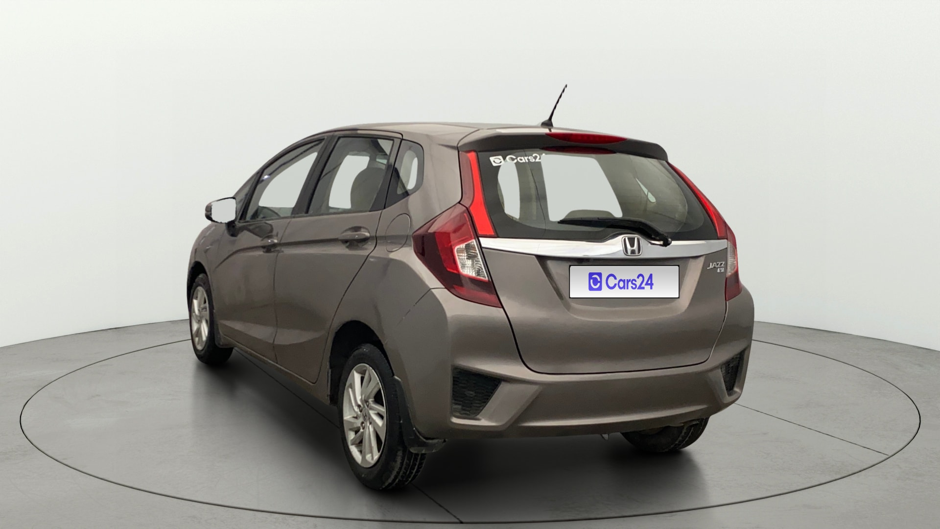 View 2016 Honda Jazz E MT Diesel Image 2 Used 2016 Honda Jazz E MT Diesel Image 2