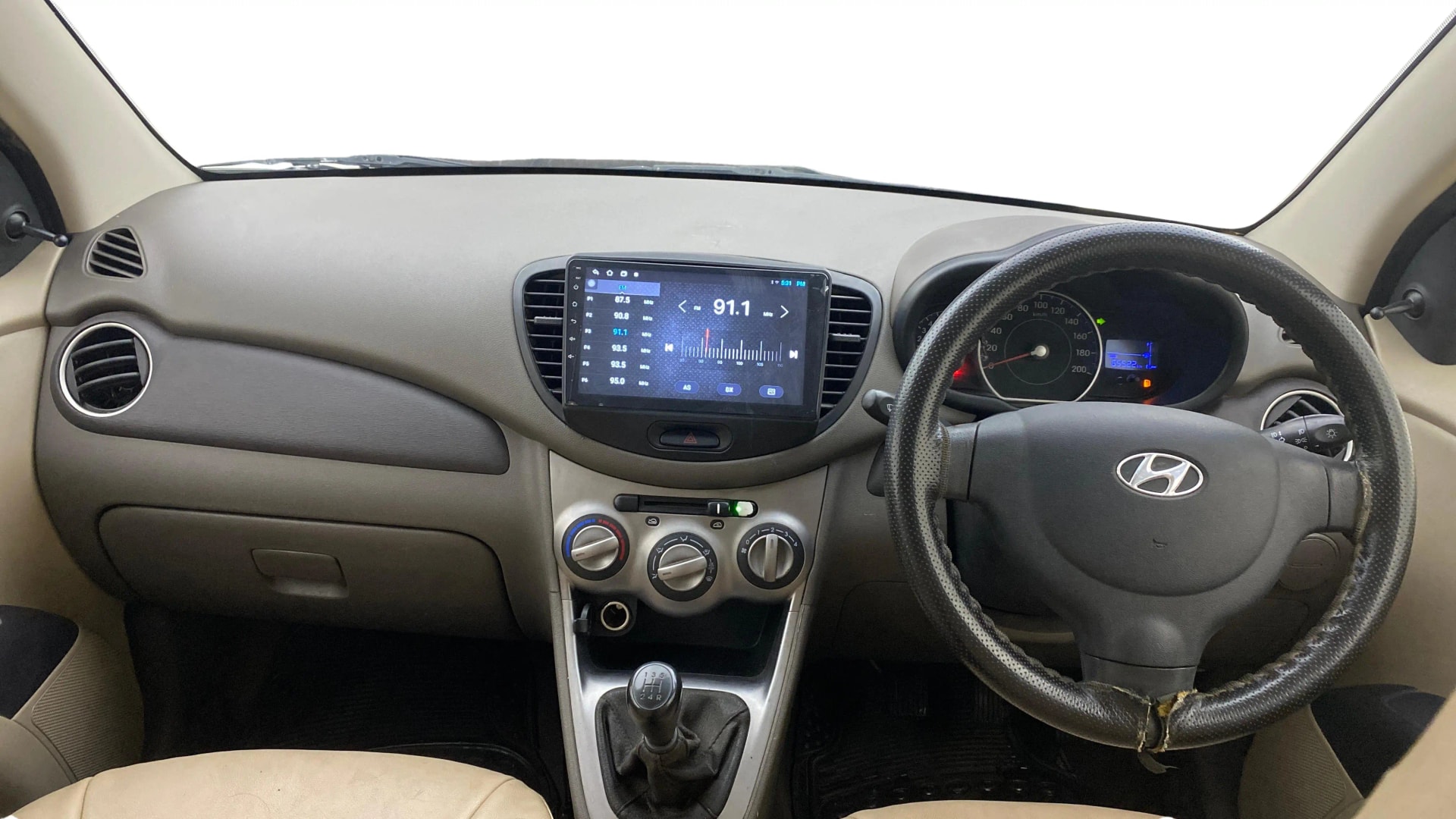 View 2015 Hyundai i10 1.1 Magna Image 15 Used 2015 Hyundai i10 1.1 Magna Image 15