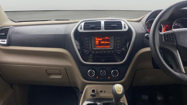 View Mahindra TUV300 Image 17 Used Mahindra TUV300 Image 17