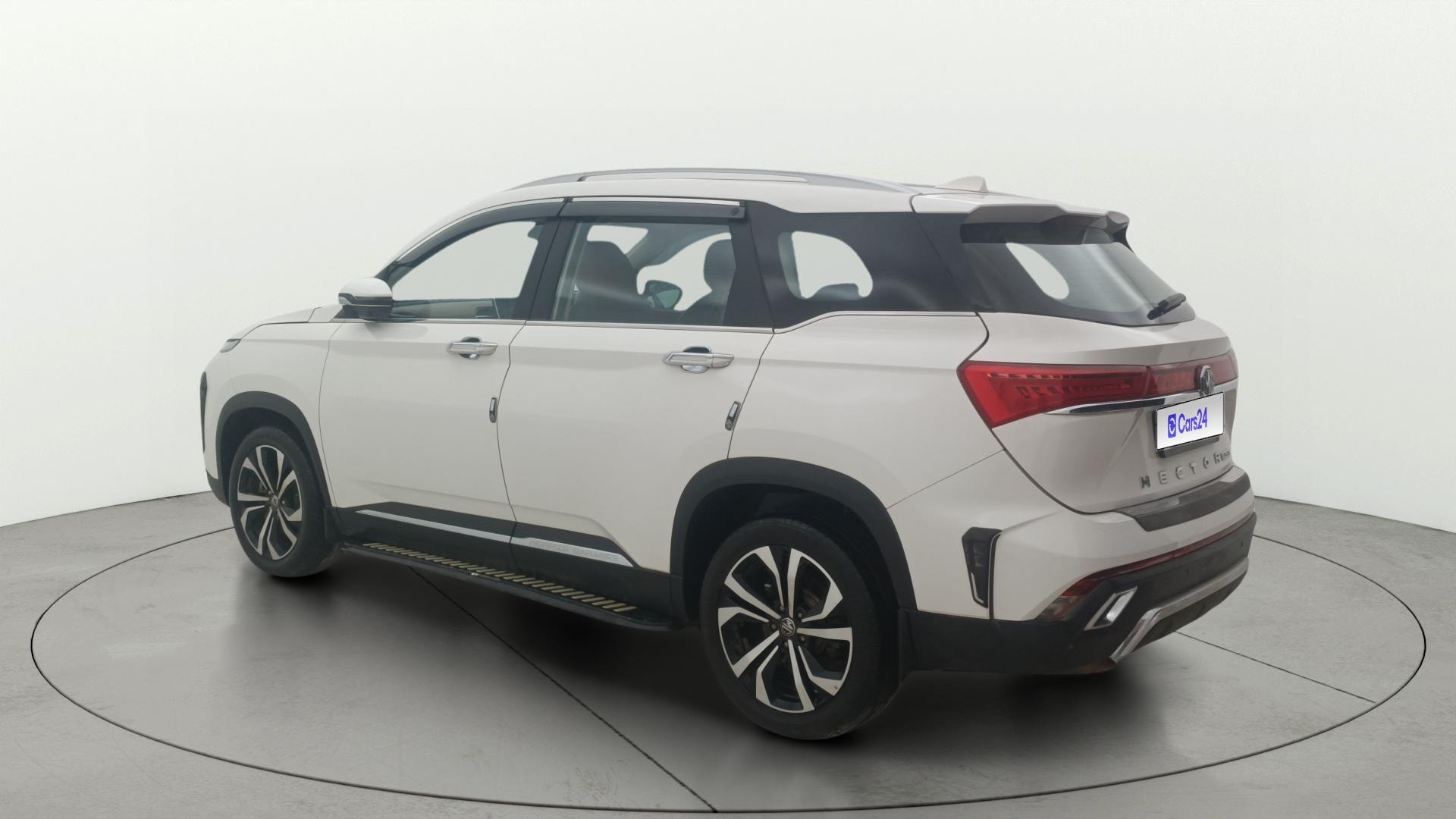 View 2024 MG Hector Plus Sharp Pro 7 Seater Diesel Image 2 Used 2024 MG Hector Plus Sharp Pro 7 Seater Diesel Image 2