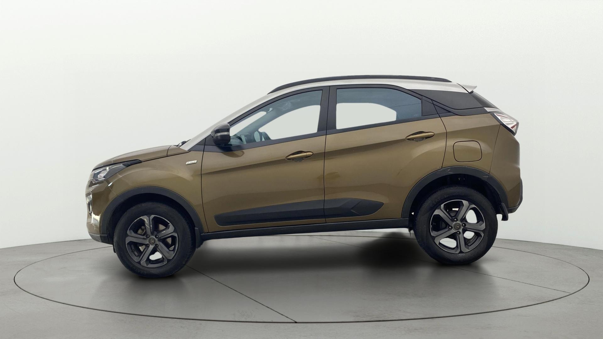 View 2023 Tata Nexon Revotorq XZA Plus Luxs AMT Jet Edition Image 6 Used 2023 Tata Nexon Revotorq XZA Plus Luxs AMT Jet Edition Image 6