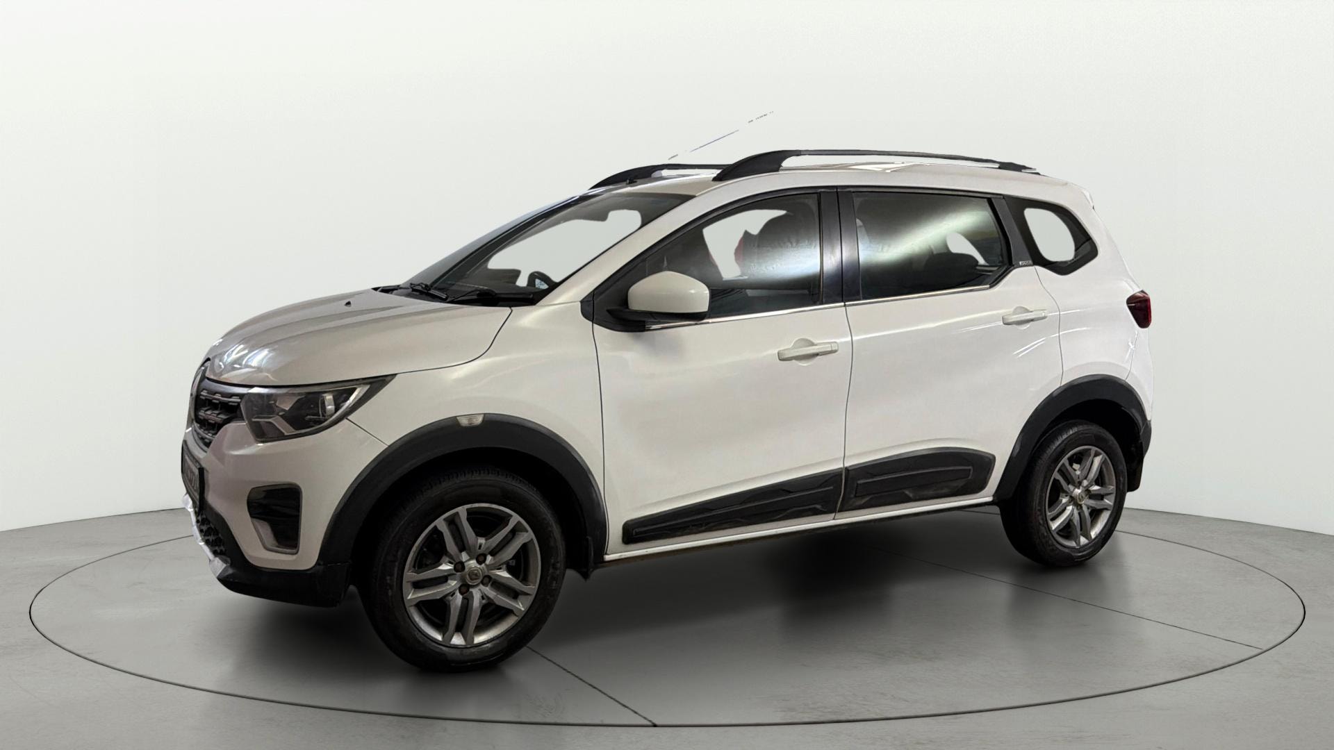 View 2020 Renault Triber RXZ AMT Image 22 Used 2020 Renault Triber RXZ AMT Image 22