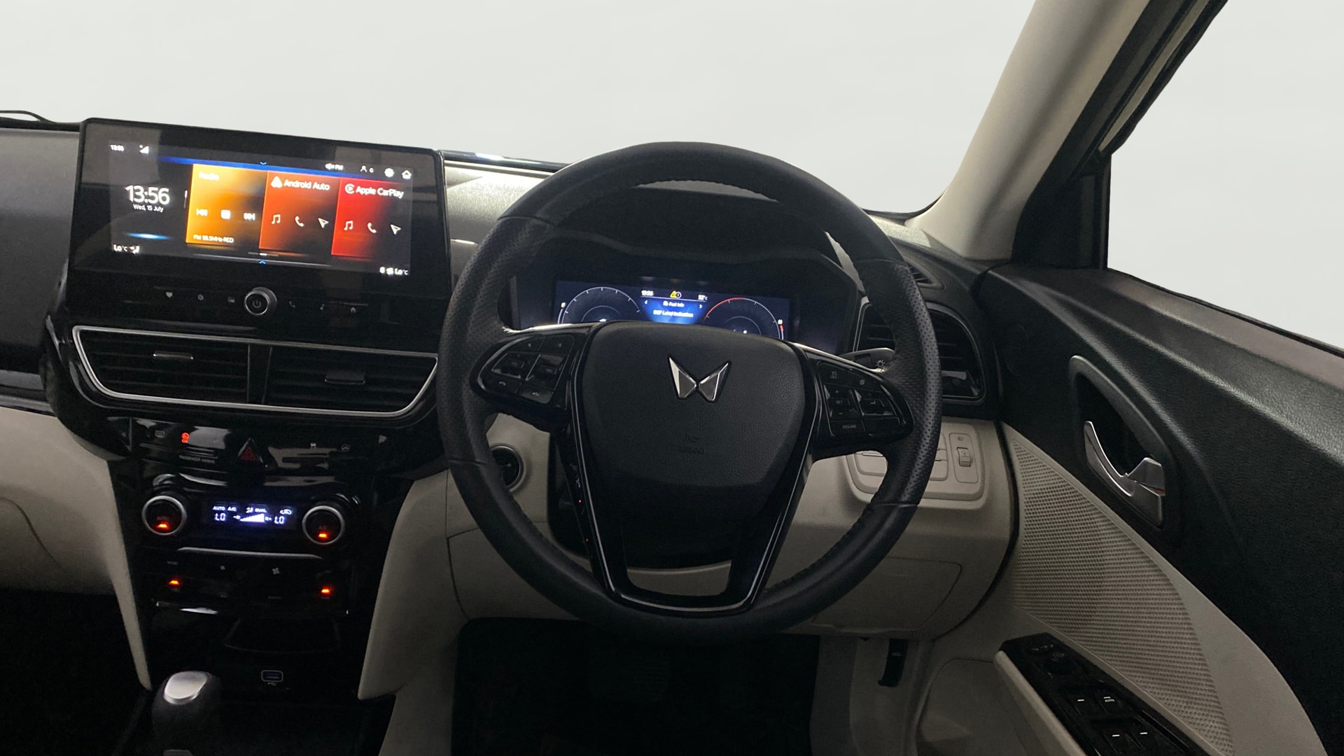View 2024 Mahindra XUV 3XO AX5 1.5 Turbo Diesel Autoshift Plus Image 12 Used 2024 Mahindra XUV 3XO AX5 1.5 Turbo Diesel Autoshift Plus Image 12