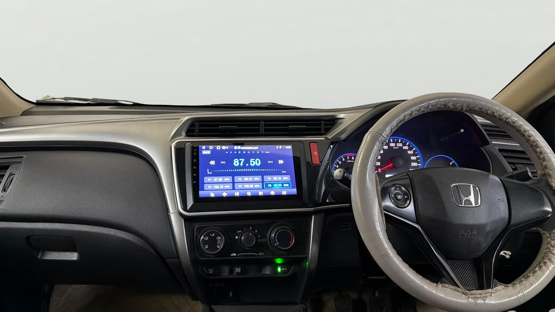 View 2015 Honda City ZX MT Diesel Anniversary Edition Image 17 Used 2015 Honda City ZX MT Diesel Anniversary Edition Image 17