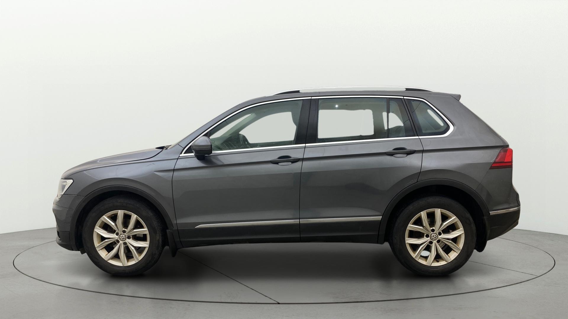 View 2018 Volkswagen Tiguan DSG 4MOTION Comfortline Image 27 Used 2018 Volkswagen Tiguan DSG 4MOTION Comfortline Image 27