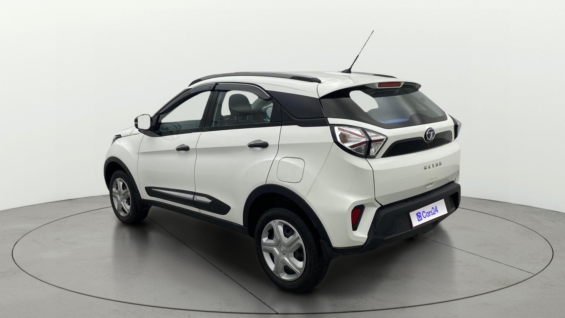 View 2023 Tata Nexon Revotron XE Image 2 Used 2023 Tata Nexon Revotron XE Image 2