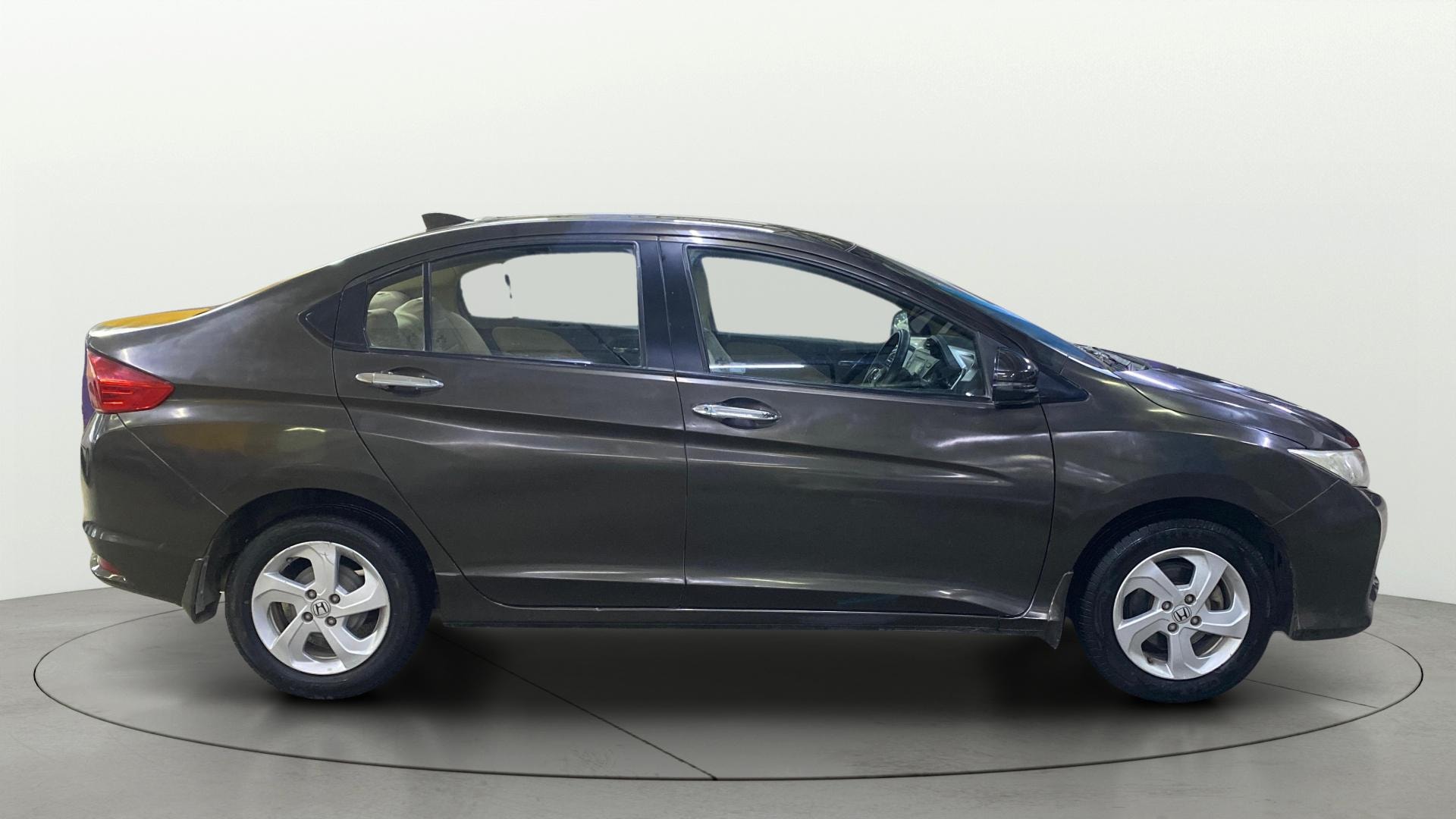 View 2017 Honda City ZX MT Diesel Anniversary Edition Image 8 Used 2017 Honda City ZX MT Diesel Anniversary Edition Image 8