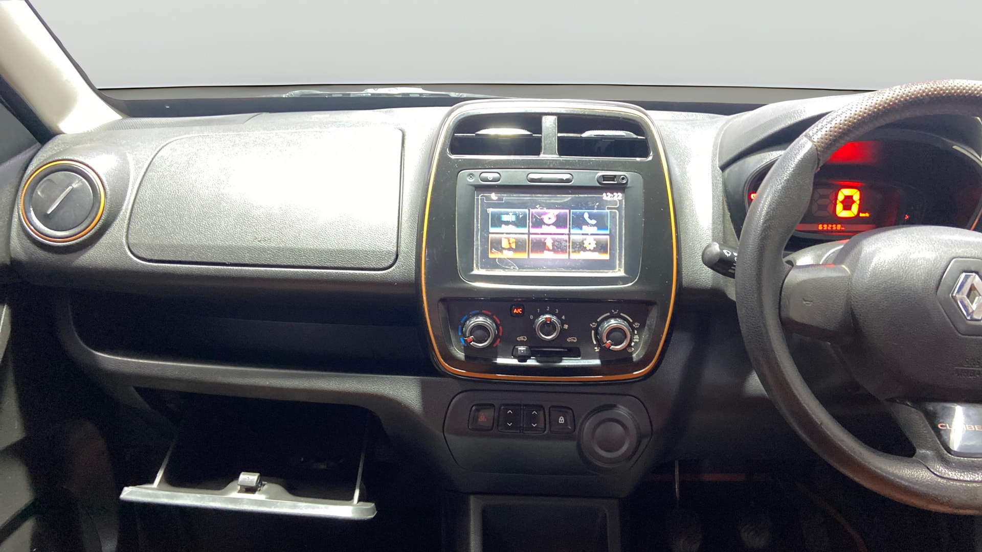 View 2018 Renault Kwid RXT 1.0 Driver Airbag Option Image 17 Used 2018 Renault Kwid RXT 1.0 Driver Airbag Option Image 17
