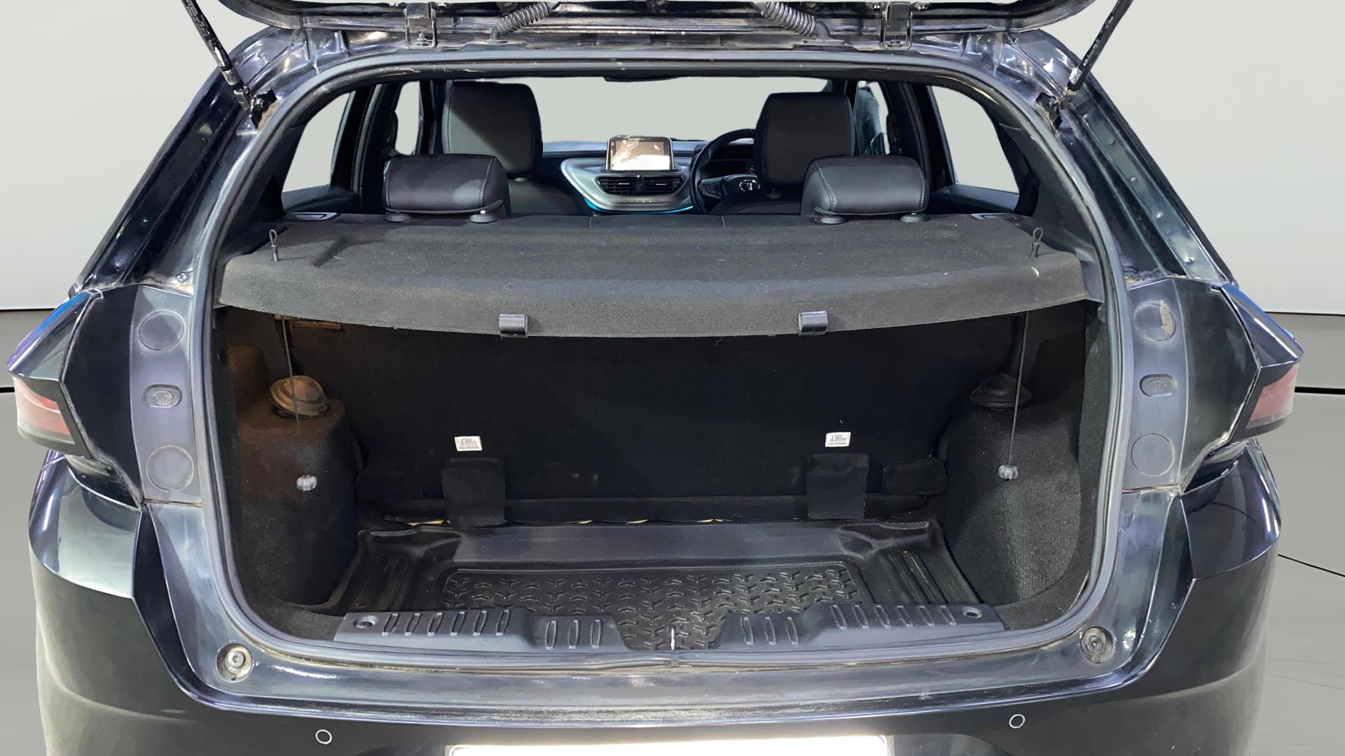 View 2022 Tata Altroz XZ Petrol Image 39 Used 2022 Tata Altroz XZ Petrol Image 39