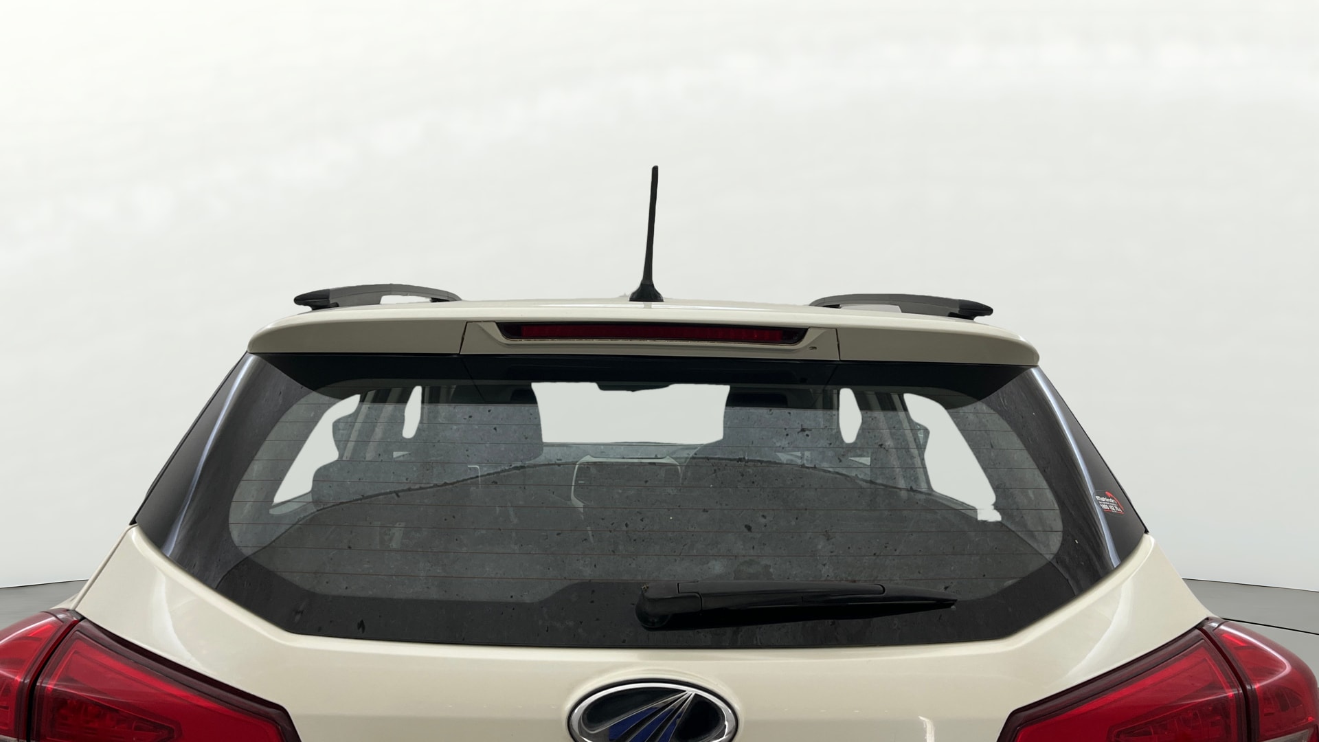 View 2019 Mahindra XUV300 W4 Petrol BS IV Image 5 Used 2019 Mahindra XUV300 W4 Petrol BS IV Image 5